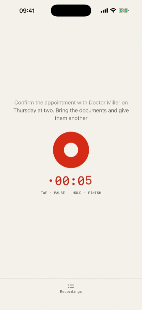 Diktat recording screen: live preview, red record button, timer